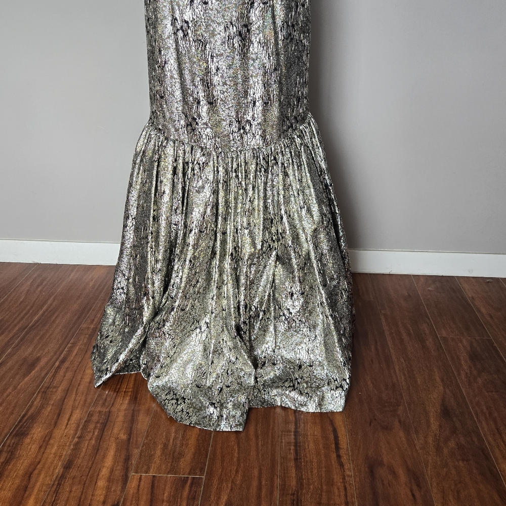 Victor Costa Metallic Silver Puff-Sleeve Maxi Gown - Picture 8 of 15